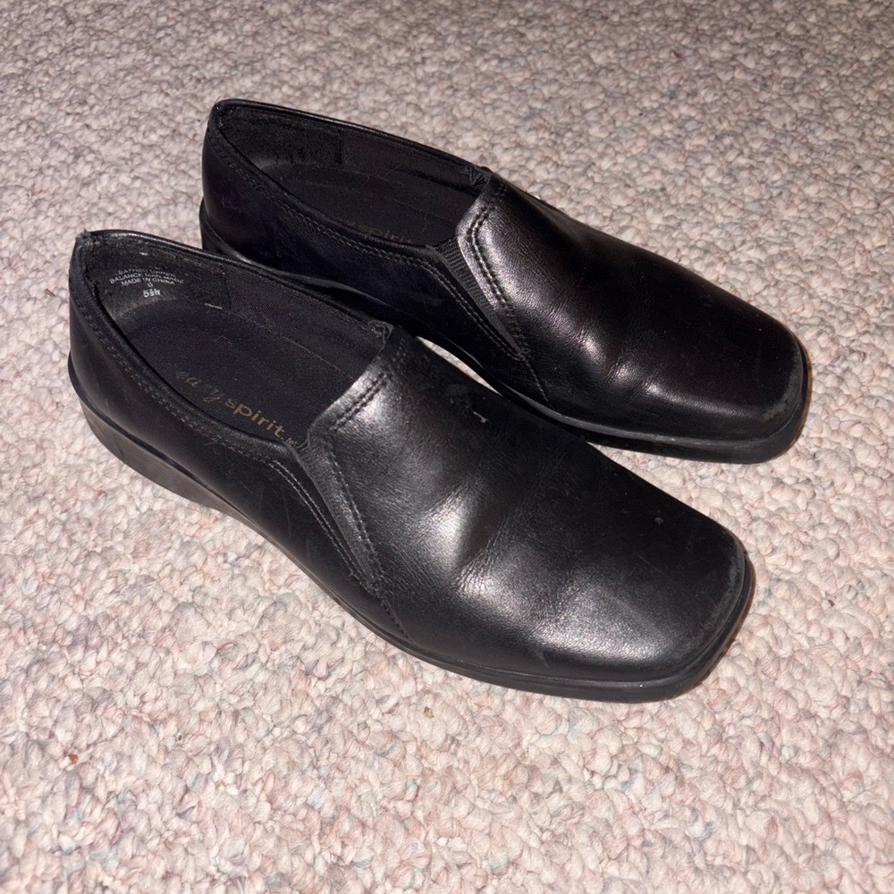 Black Womens Easy Spirit Slip-On Loafers Size 5.5